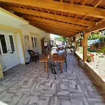 Mill House And بيت ضيافة
