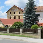 Mill House And ليوتومير