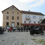 Mill House And بيت ضيافة *