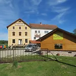Mill House And بيت ضيافة