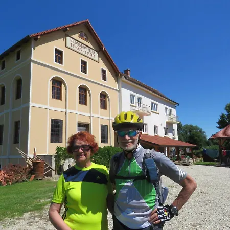 בית הארחה Mill House And