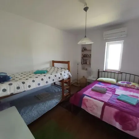 Mill House And בית הארחה ליוטומר