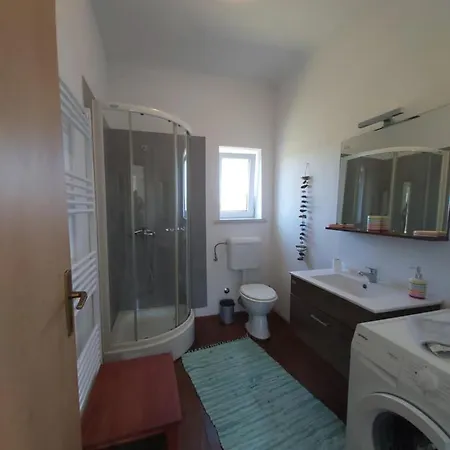 Mill House And ליוטומר