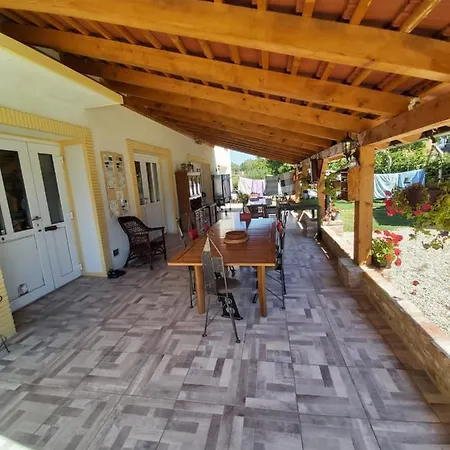 Mill House And בית הארחה