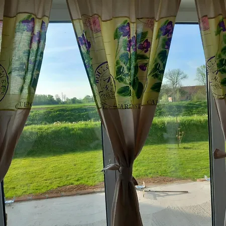 Mill House And בית הארחה ליוטומר