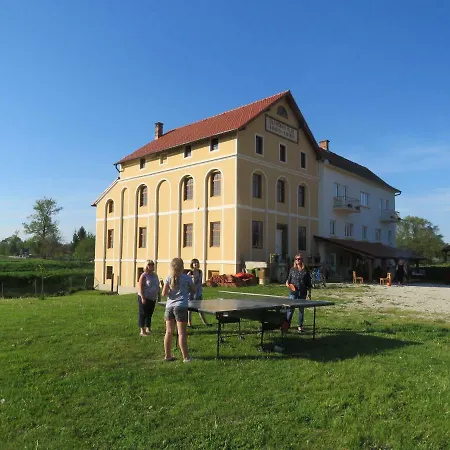 בית הארחה Mill House And ליוטומר