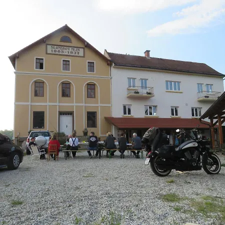 Mill House And בית הארחה *