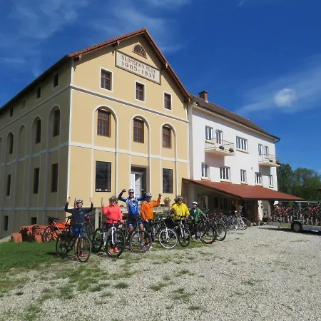 בית הארחה Mill House And *