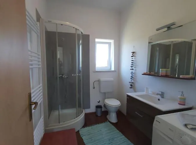 Mill House And ليوتومير