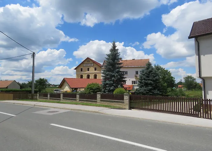 Mill House And ليوتومير