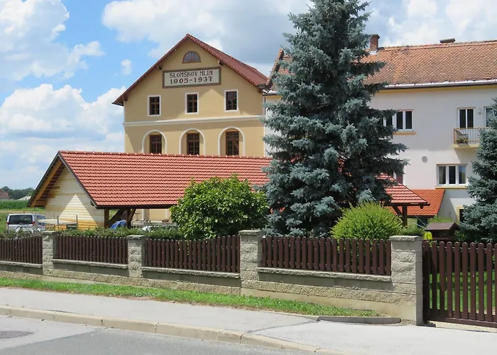 Mill House And ليوتومير