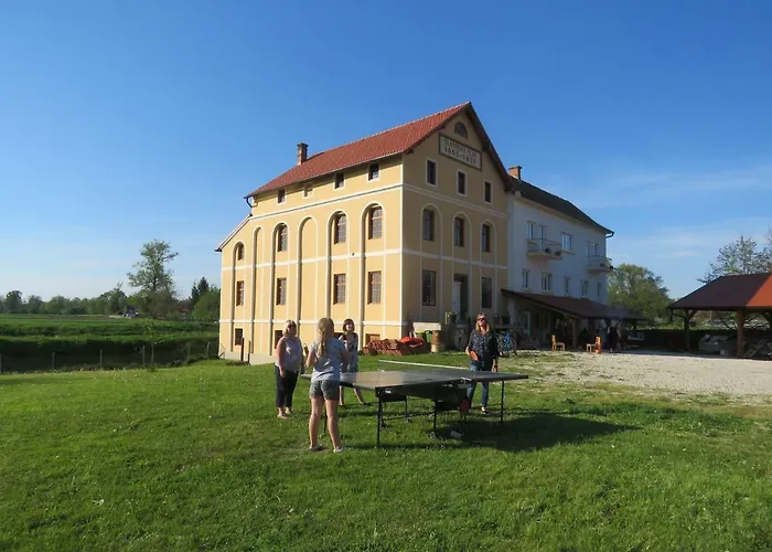 بيت ضيافة Mill House And ليوتومير